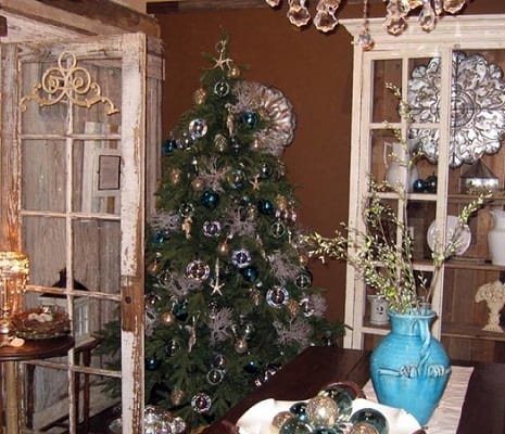 Coastal Christmas Cottage by Iron Accents 1